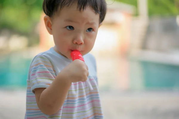 Littel Asian Girl Eating Ice Cream — Stock Photo, Image