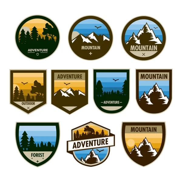 Vários conjuntos de conjunto de design de emblema de escudo de aventura — Vetor de Stock