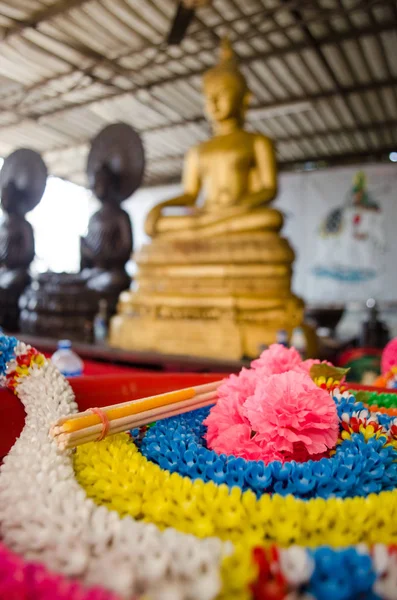 Plastic garland in thai temple — Stock Photo, Image