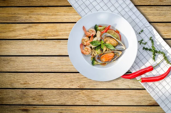 Pad van kee mao spagheti seafood — Stockfoto