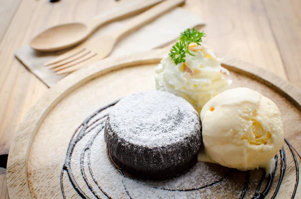 Lave au chocolat avec garniture — Photo