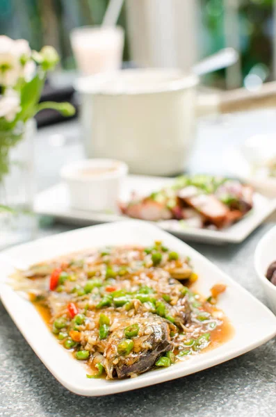 Fried mackerel with spicy sauce — Stock Photo, Image