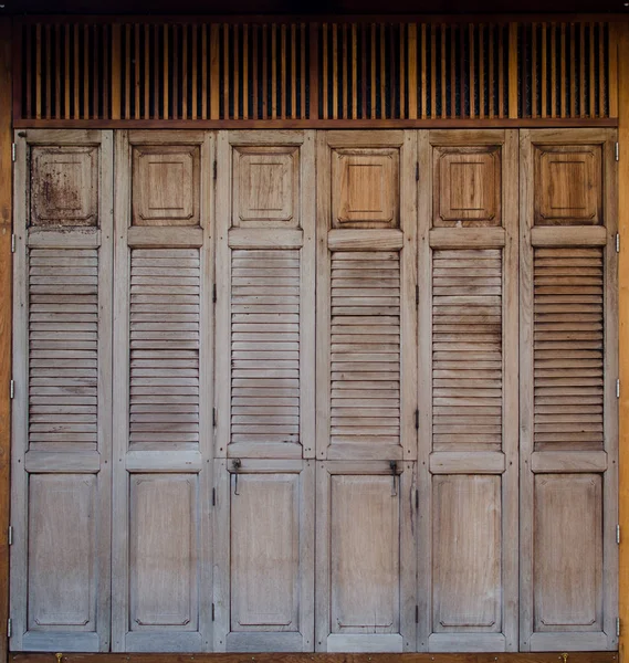 Ταϊλανδικά στυλ ρετρό Πτυσσόμενες πόρτες — Φωτογραφία Αρχείου