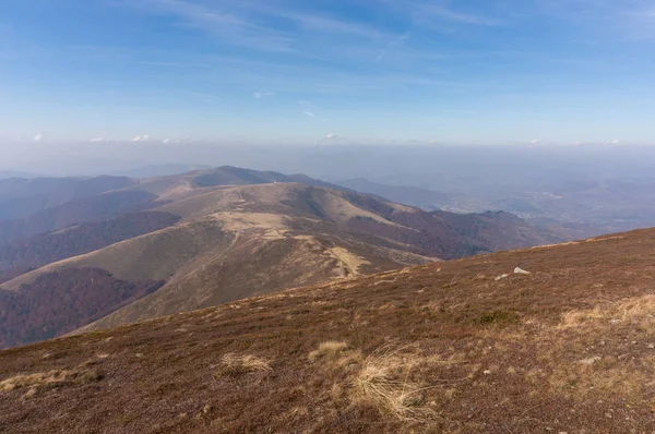 Bellezza delle montagne dei Carpazi in autunno — Foto Stock