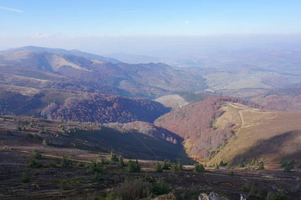 Sonbaharda Karpat Dağları'nın Güzellik