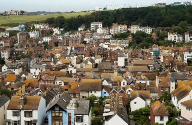 Panoramik manzaralı evler, Hastings, İngiltere.