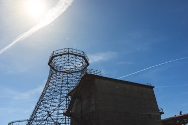 Eski Endüstriyel Soğutma Kulesi 