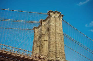 Güneşli bir gün, New York'ta Brooklyn Köprüsü 