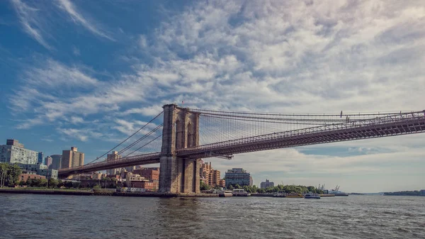 Güneşli Bir Gün New York Brooklyn Köprüsü — Stok fotoğraf