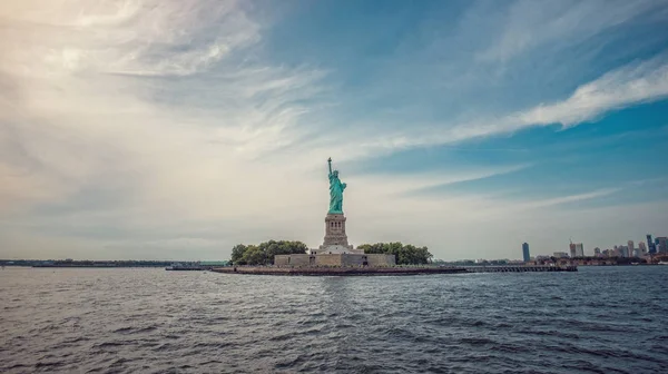 Pohled Panorama New Yorku Slunečný Den Socha Svobody — Stock fotografie