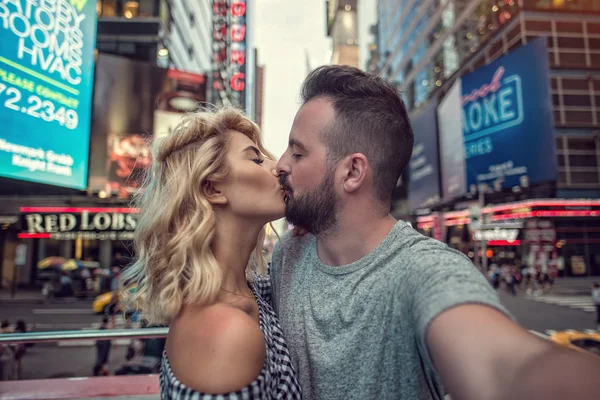 Times Meydanı, Ağustos 2017, Nyc: Çift New York şehri keşfetmek 