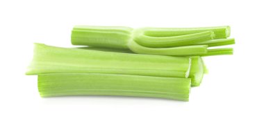 Beyaz arkaplanda taze kereviz