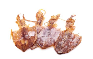 Beyaz arkaplanda kurumuş mürekkep balığı