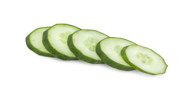 Beyaz arka planda taze salatalık.