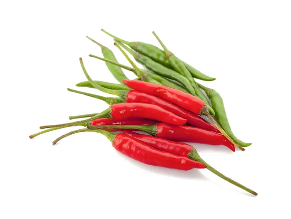 Piros és zöld chili, elszigetelt fehér background — Stock Fotó