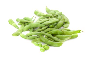 edamame fasulyeleri beyaz arkaplanda izole