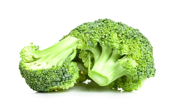 Verse broccoli geïsoleerd op witte achtergrond — Stockfoto