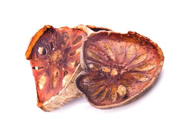 Beyaz arka plan üzerinde izole kurutulmuş Ayva