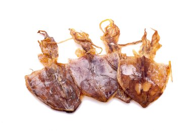 Beyaz arkaplanda kurumuş mürekkep balığı