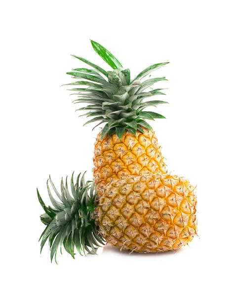 Ananas geïsoleerd op witte achtergrond — Stockfoto