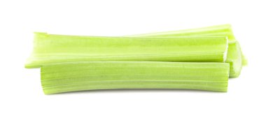 Beyaz arkaplanda taze kereviz sapları