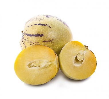 Bütün ve beyaz arka plan üzerinde yarım Pepino kavun