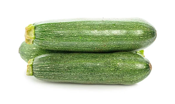 Длинные зеленые огурцы, изолированные на белом — стоковое фото