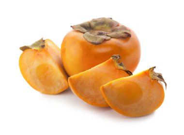 Beyaz arka planda izole edilmiş taze olgun hurma ağaçları.