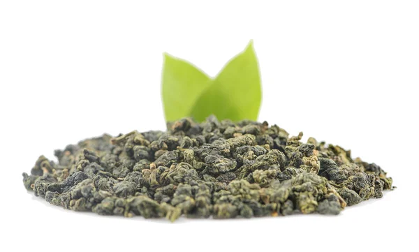 Hoja de té verde un aislado sobre fondo blanco —  Fotos de Stock