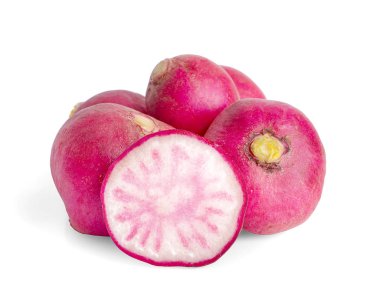 Küçük turp, beyaz arka planda izole edilmiş.