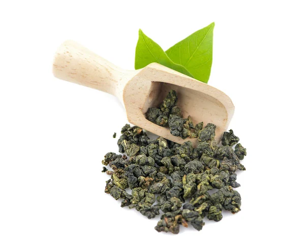 Сухий довгий чай листя ізольовані на білому тлі — стокове фото