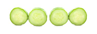 Taze salatalık, beyaz arka planda izole edilmiş.