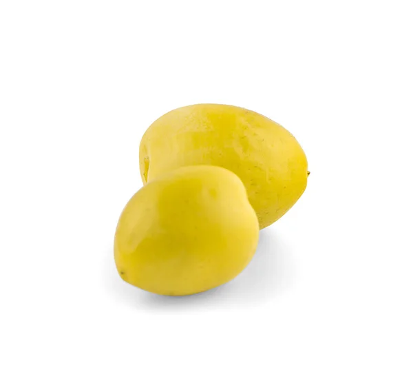 Bunch Fresh Date Fruit Een Geïsoleerde Witte Achtergrond Knippen Pad — Stockfoto