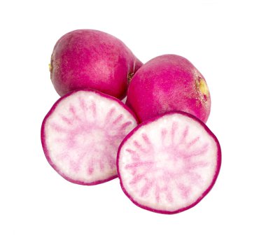 Küçük turp, beyaz arka planda izole edilmiş.