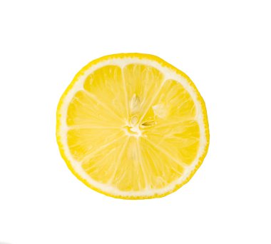 limon dilimi beyaz arka planda izole edilmiş