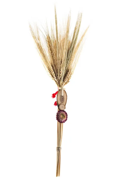 Buquê de trigo com fita vermelha — Fotografia de Stock