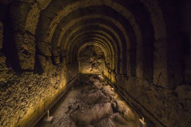 Hades, Necromanteion kapıya