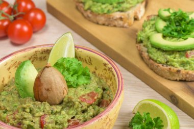 Guacamole - avokado - geleneksel Meksika tarifi - tatlı ile homeamde çanak