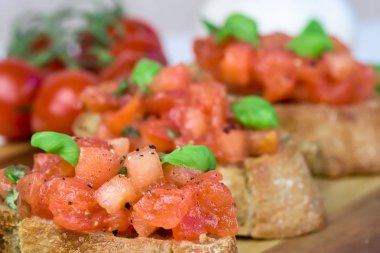 Dilim tost baget ile domates - bruschetta - yakın çekim