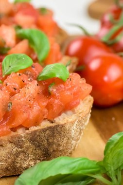 Dilim tost baget ile domates - bruschetta - yakın çekim