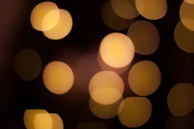 Gece şehir ışıkları Noel zamanında defocus