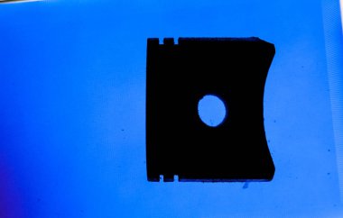 Arkadan vurgulanan piston