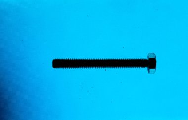 Arkadan vurgulanan cıvata