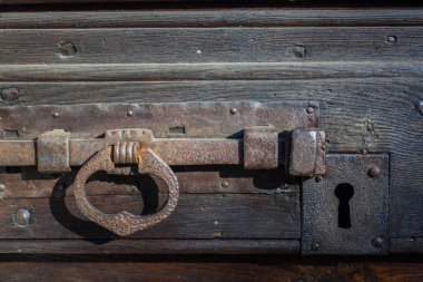 Pas işaretleri antik metal kapı kilidi