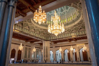1992 'de, Sultan Qabus ibn Said ülkenin en büyüğü olması planlanan yeni bir cami inşası için düzenlemeler yaptı..