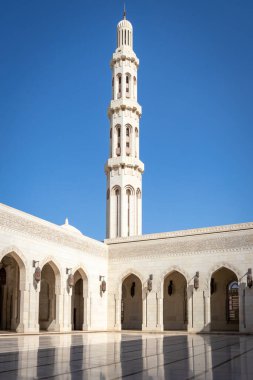 1992 'de, Sultan Qabus ibn Said ülkenin en büyüğü olması planlanan yeni bir cami inşası için düzenlemeler yaptı..