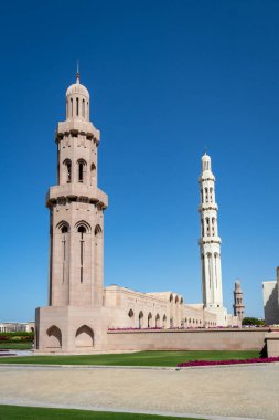 1992 'de, Sultan Qabus ibn Said ülkenin en büyüğü olması planlanan yeni bir cami inşası için düzenlemeler yaptı..