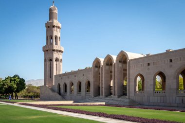 1992 'de, Sultan Qabus ibn Said ülkenin en büyüğü olması planlanan yeni bir cami inşası için düzenlemeler yaptı..