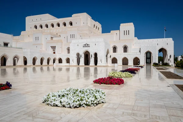 Muscat 'taki Kraliyet Opera Salonu Umman Sultanlığı' nda müzik sanatları ve kültürün önde gelen yerlerinden biridir..