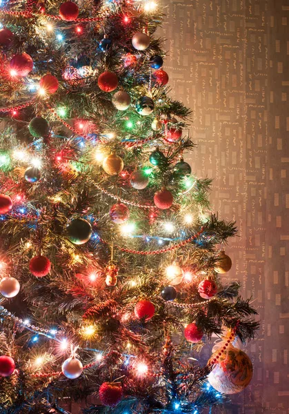 Árbol de Navidad en luces — Foto de Stock